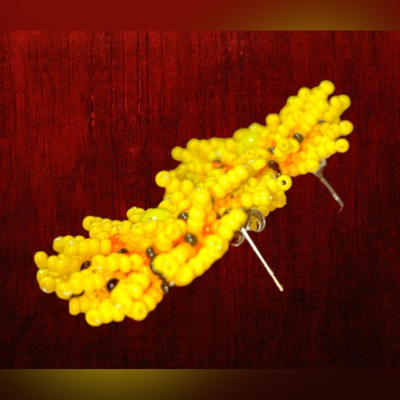 3D Hand-Beaded Spanish Marigold Glass Earrings – Artistic Beauty in Full Bloom - Picture 4 of 7